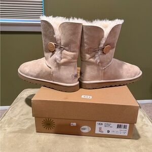 UGG Women's Winter Boots - Cream